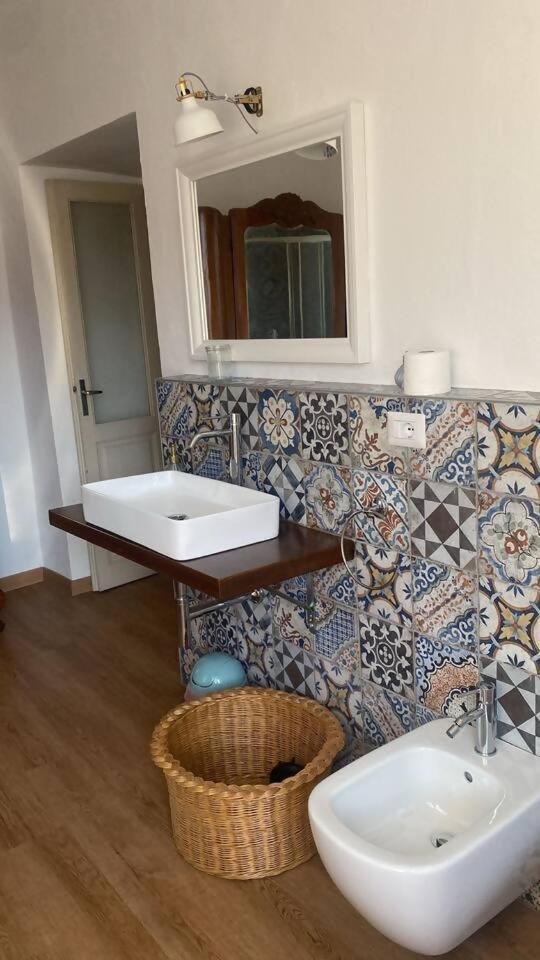 Charme Nel Borgo Appartamento Lina Corniglio Extérieur photo